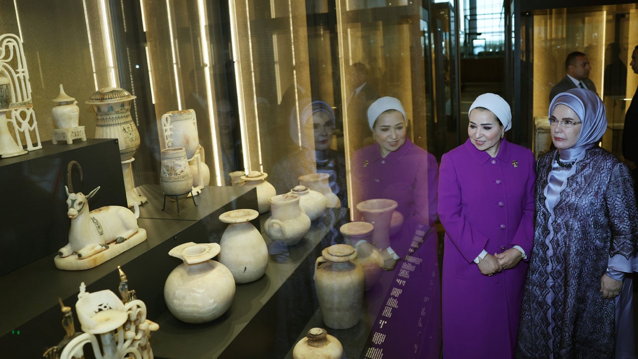 Foto - Kahire’de diplomasi trafiği! Emine Erdoğan, Entissar Amer ile bir araya geldi