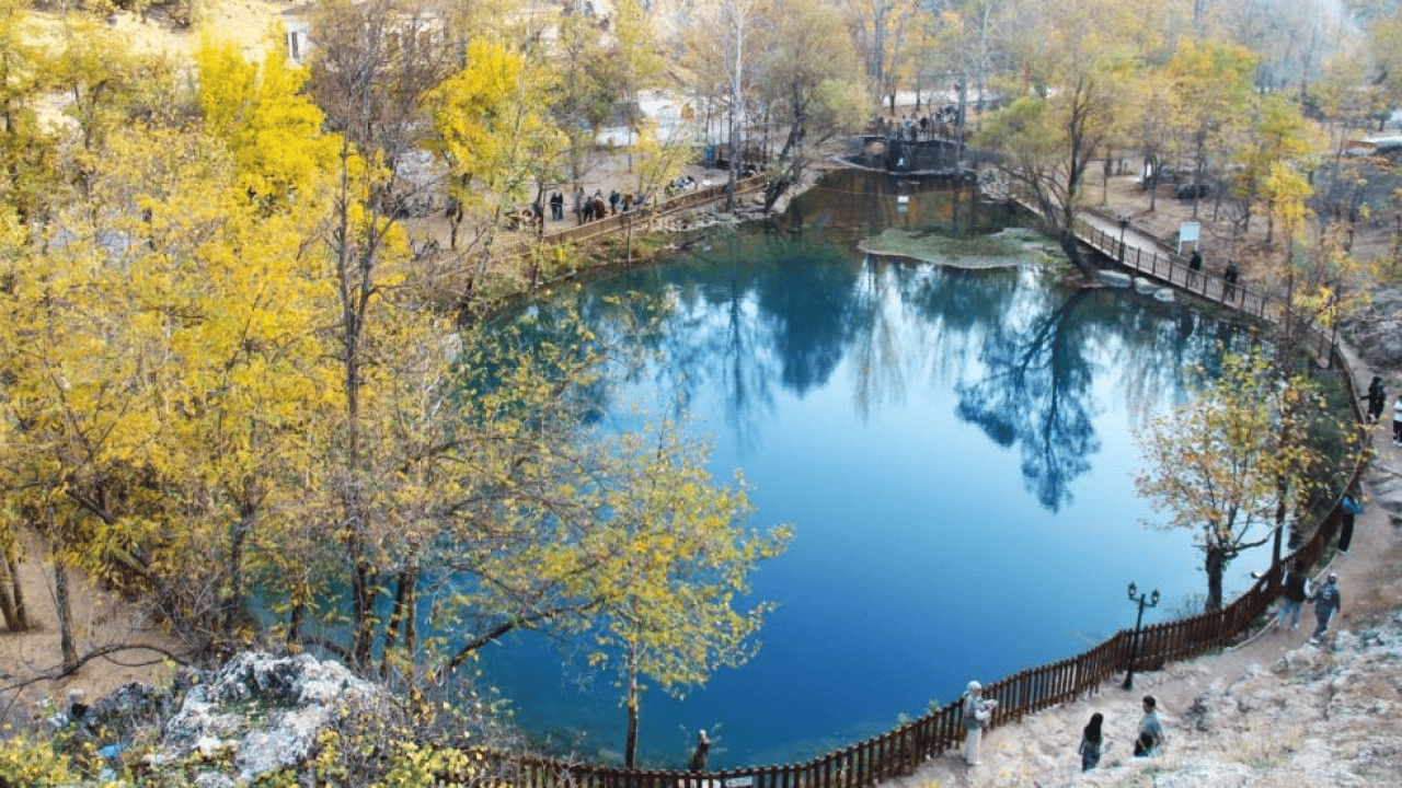 Kahramanmaraş’ta tabiatın gözü ortaya çıktı: Yeşilgöz Gölü’nden kartpostallık resim