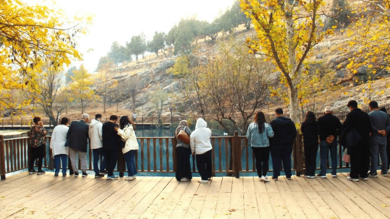 Foto - Kahramanmaraş’ta tabiatın gözü ortaya çıktı: Yeşilgöz Gölü’nden kartpostallık resim