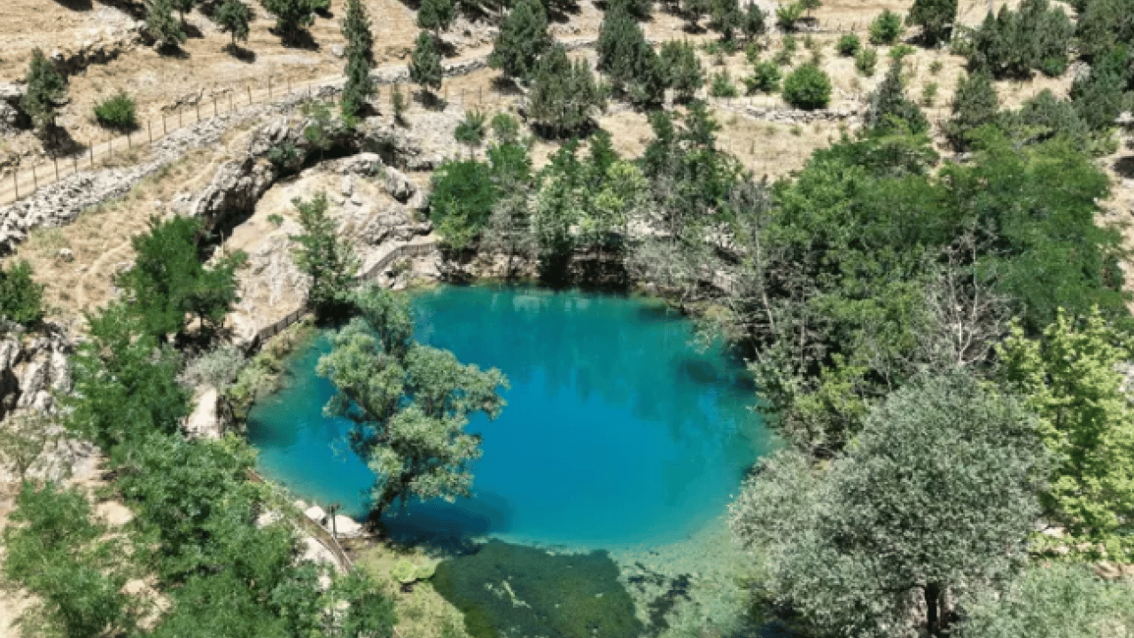 Foto - Kahramanmaraş’ta tabiatın gözü ortaya çıktı: Yeşilgöz Gölü’nden kartpostallık resim