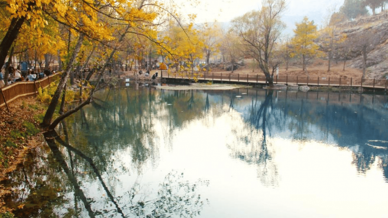 Foto - Kahramanmaraş’ta tabiatın gözü ortaya çıktı: Yeşilgöz Gölü’nden kartpostallık resim