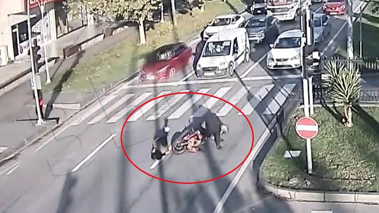 Foto - Kaldırımda giden yayaları bile rahat yürütmüyorlar: Motosiklet terörü dur durak bilmiyor