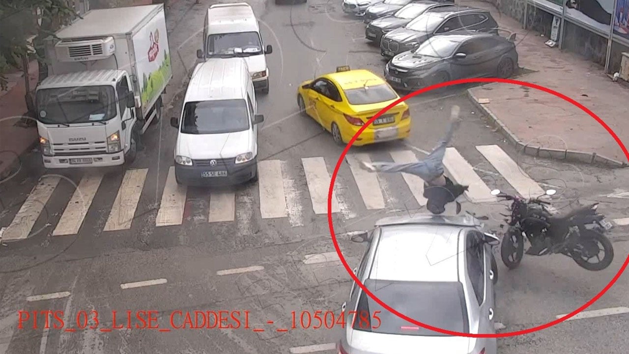 Kaldırımda giden yayaları bile rahat yürütmüyorlar: Motosiklet terörü dur durak bilmiyor