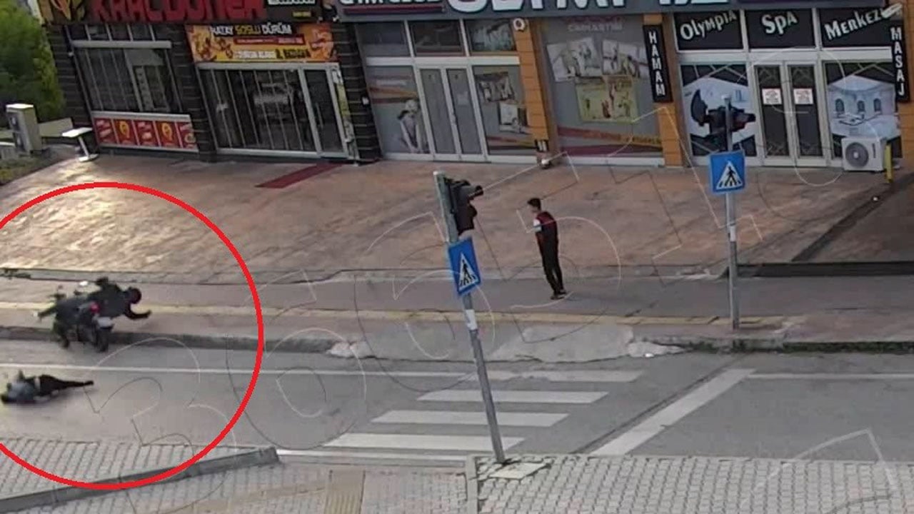 Foto - Kaldırımda giden yayaları bile rahat yürütmüyorlar: Motosiklet terörü dur durak bilmiyor