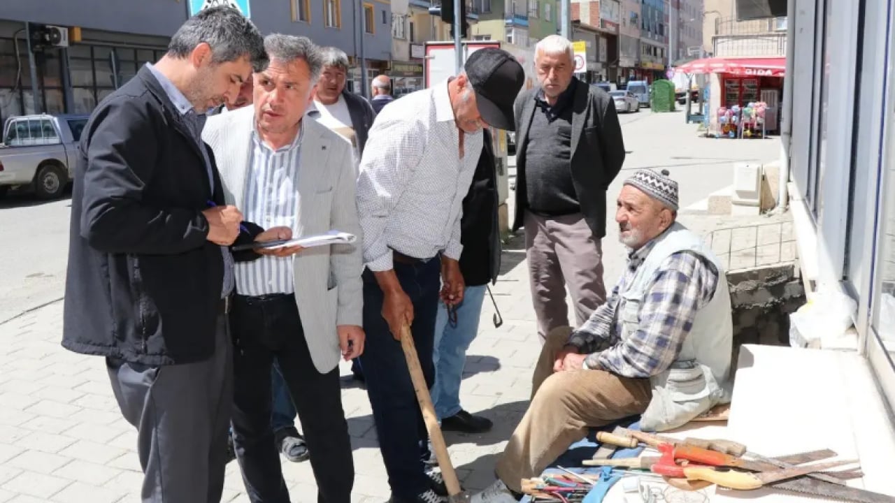 Foto - Kaldırımda satışa çıkardı! İş insanı görüp satın aldı!