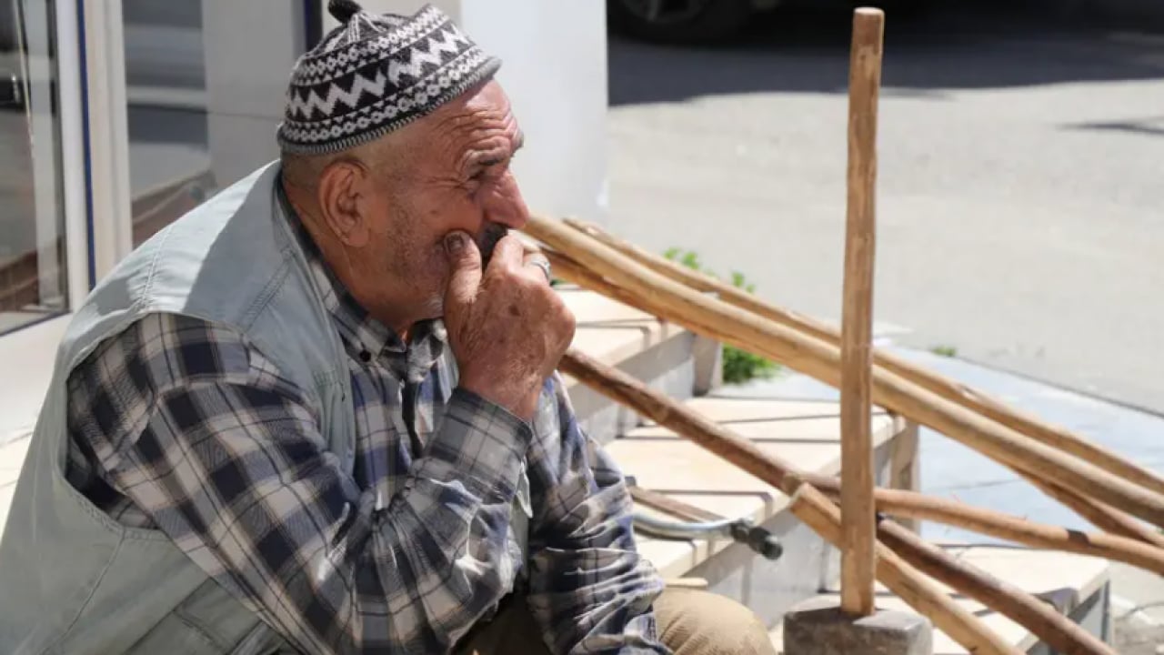 Kaldırımda satışa çıkardı! İş insanı görüp satın aldı!