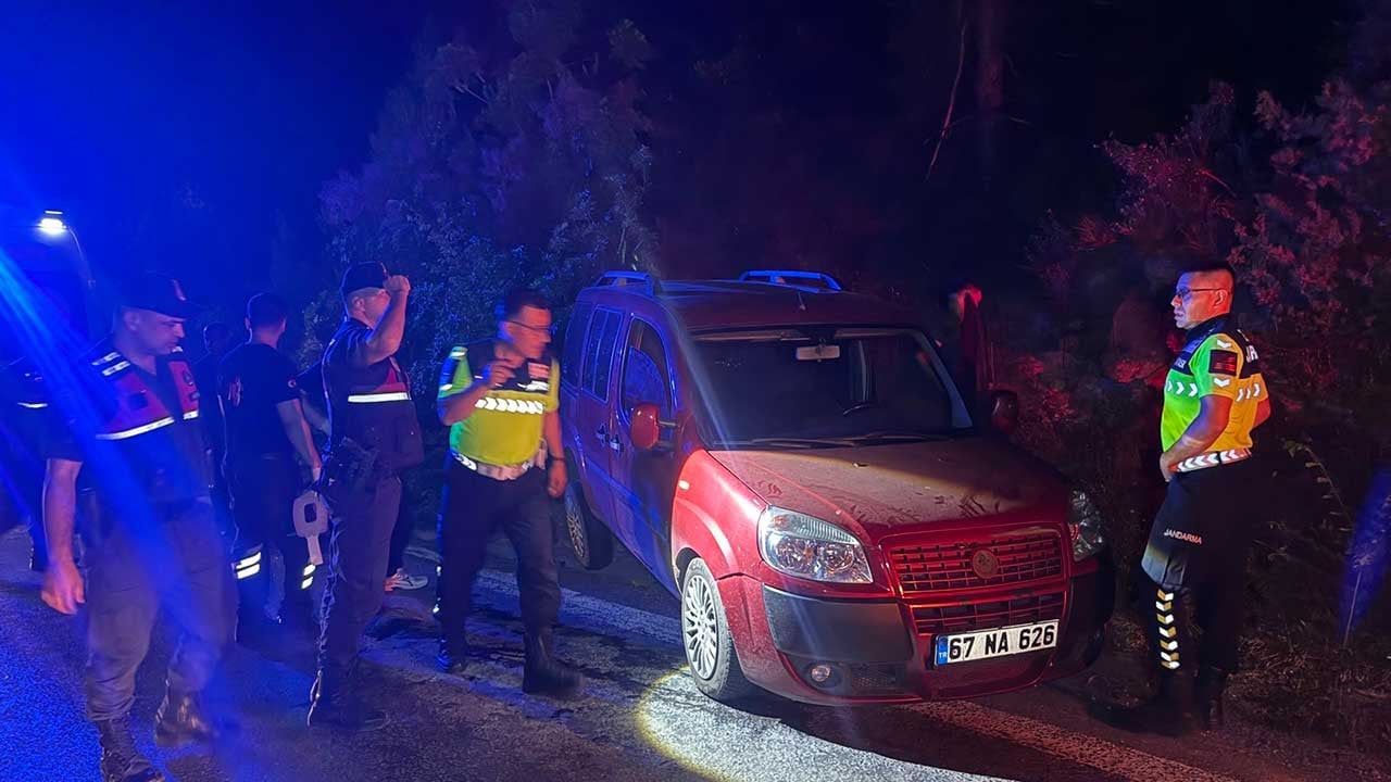 Foto - Kaldırımdaki aracı görenler yardıma koştu! Uzun süre uyanamayan sürücünün foyası hastanede ortaya çıktı!