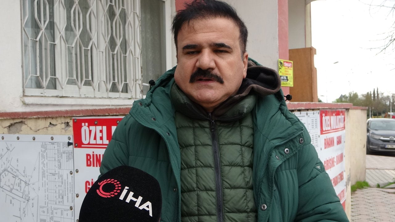 Foto - Kaldırımı dubalarla kapattı! "Burası bizim" diyerek yolu kesti