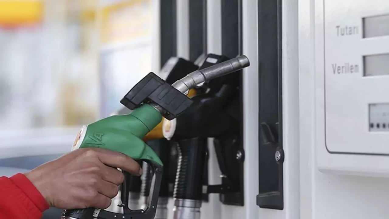 Foto - Kallavi zam pompaya yansıdı! Tabelayı görenlerin yine keyfi kaçtı