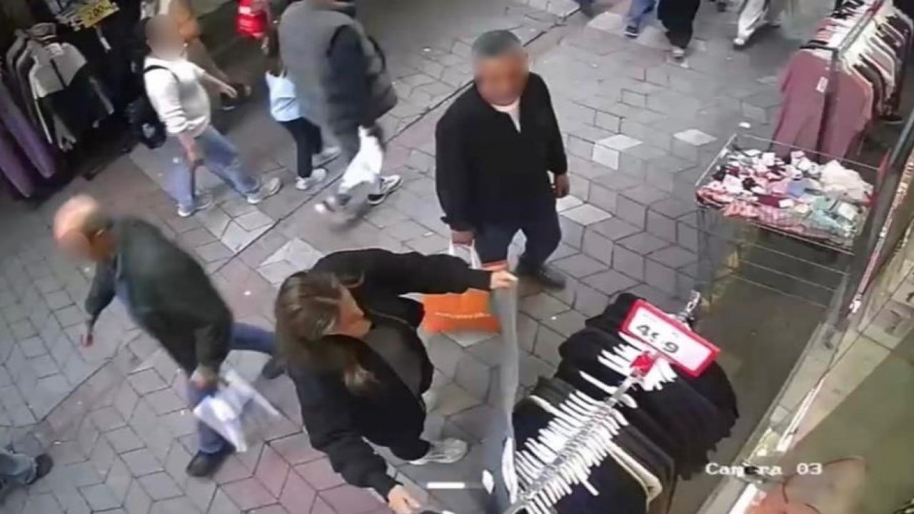 Kameralara yakalandılar Elbise hırsızı karı kocaya suçüstü