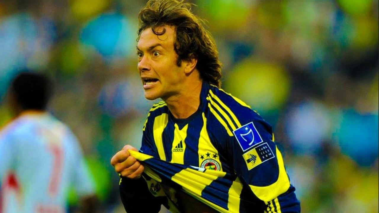 Foto - Kamufle olup taraftarın içine sızmış! Fenerbahçe tribünündeki gizemli isim ortaya çıktı