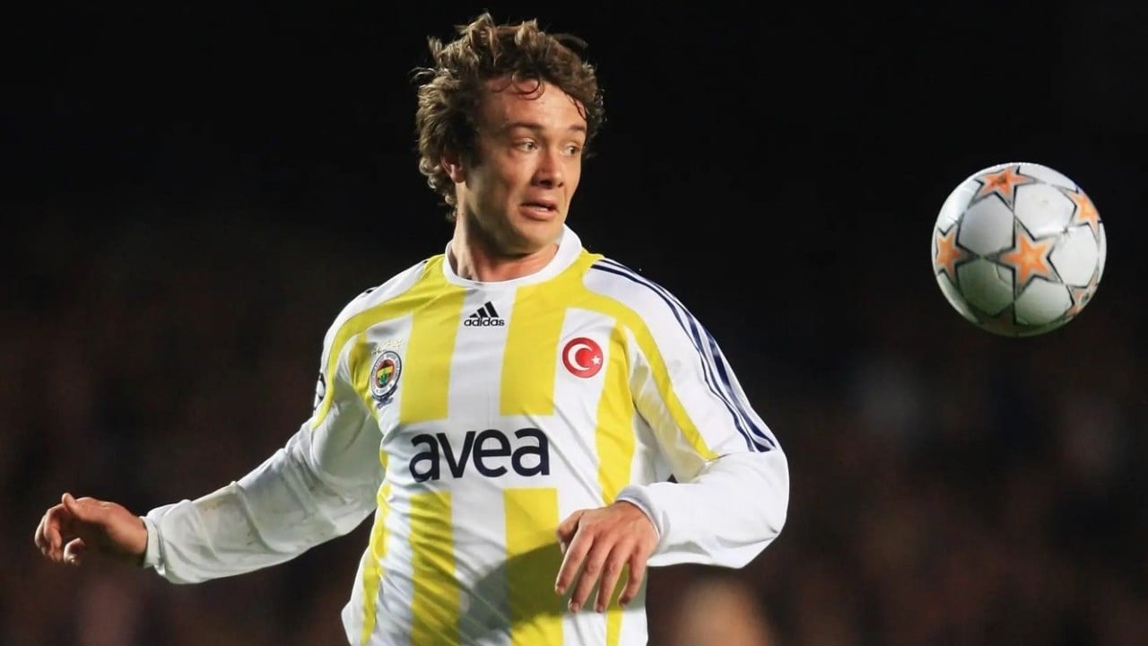 Foto - Kamufle olup taraftarın içine sızmış! Fenerbahçe tribünündeki gizemli isim ortaya çıktı