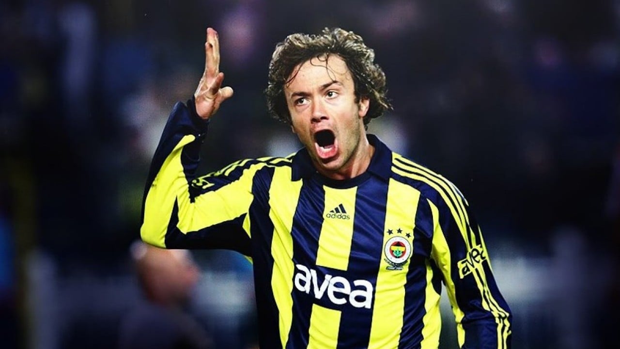 Foto - Kamufle olup taraftarın içine sızmış! Fenerbahçe tribünündeki gizemli isim ortaya çıktı