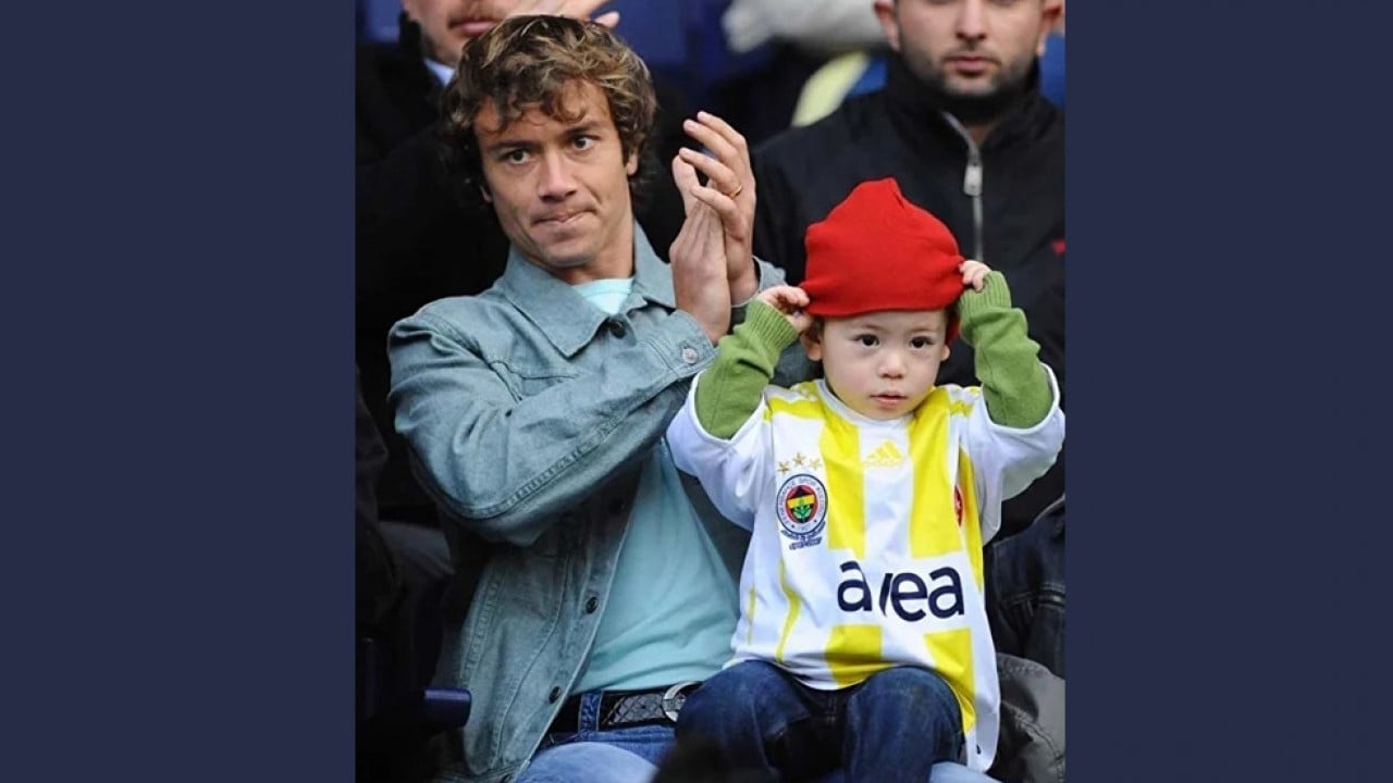 Foto - Kamufle olup taraftarın içine sızmış! Fenerbahçe tribünündeki gizemli isim ortaya çıktı