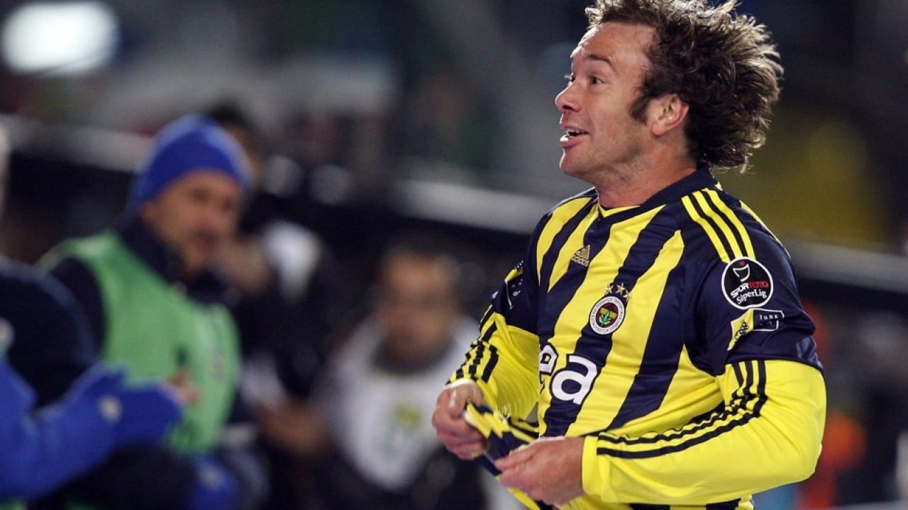 Foto - Kamufle olup taraftarın içine sızmış! Fenerbahçe tribünündeki gizemli isim ortaya çıktı