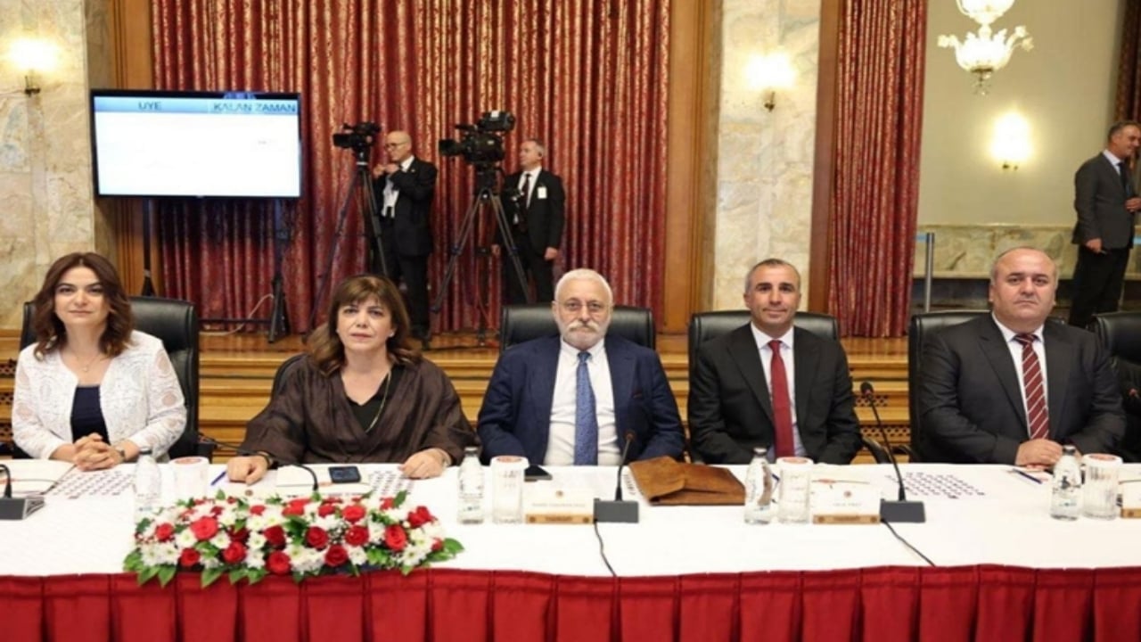 Foto - Kamuoyuyla paylaşılan İmralı tutanakları DEM Parti’yi çıldırttı! Esip gürleyerek, iki taleplerini ilettiler