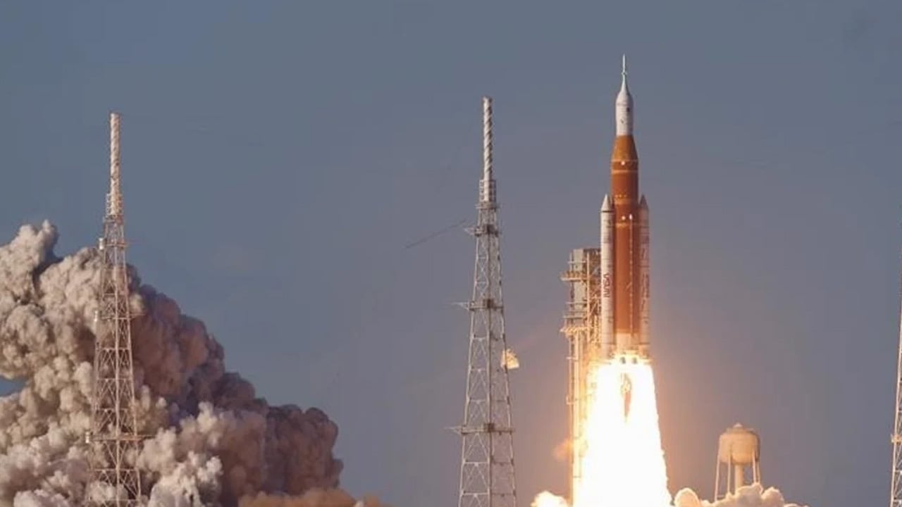 Foto - Kanadalı ve üç Amerikalıyı taşıyan roketi NASA fırlattı! Bir ilke imza atıldı: Ay'a ilk kez kadın astronot gidiyor