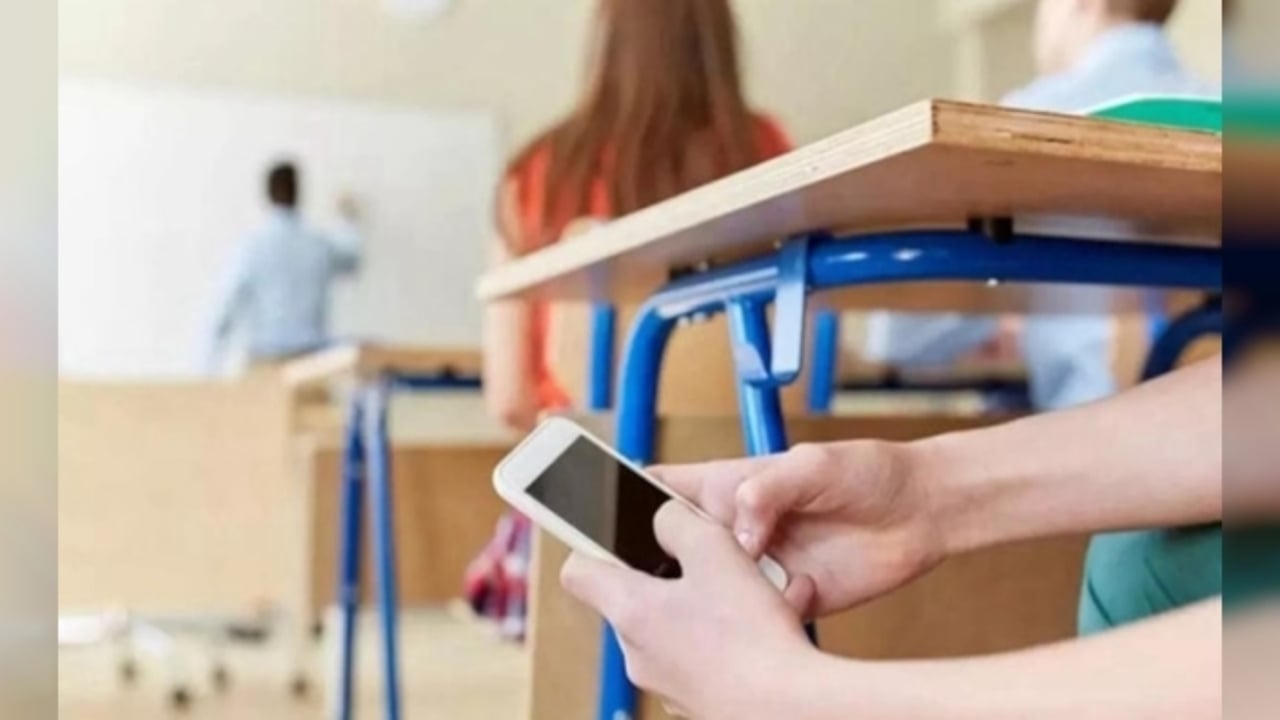 Foto - Kanun teklifi kabul edildi! Okullarda telefon tamamen yasaklanıyor
