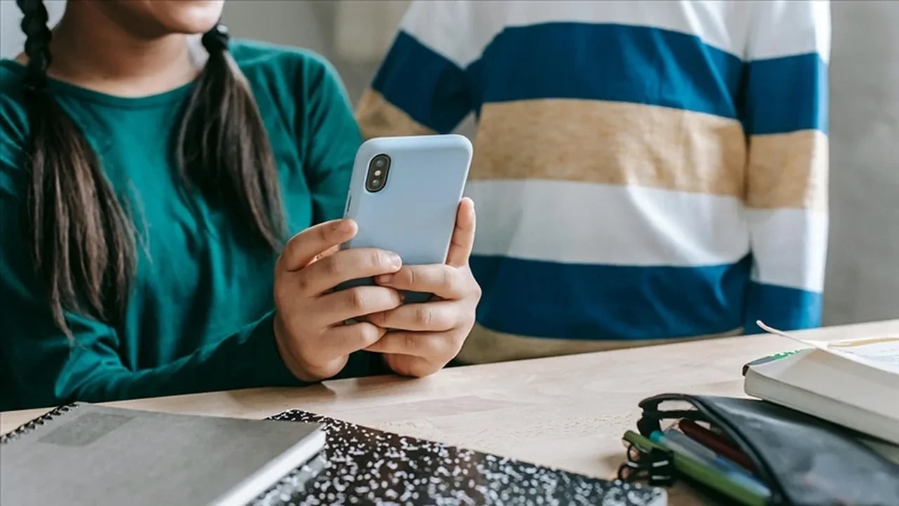 Foto - Kanun teklifi kabul edildi! Okullarda telefon tamamen yasaklanıyor