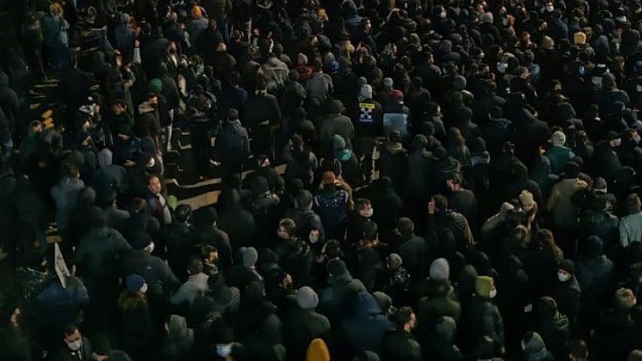 Foto - Kaosa sürüklenen İran’da, sonunda korkulan oldu! Çakmağı bu defa oraya çaktılar