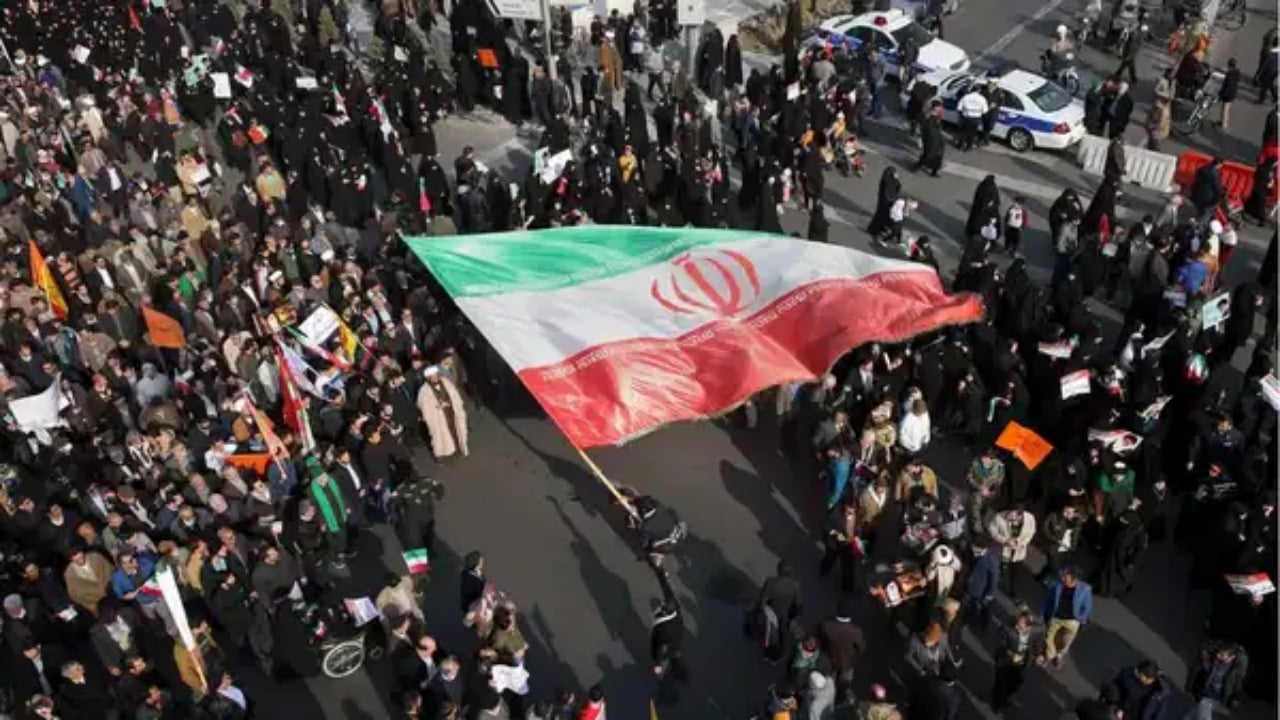 Foto - Kaosa sürüklenen İran’da, sonunda korkulan oldu! Çakmağı bu defa oraya çaktılar