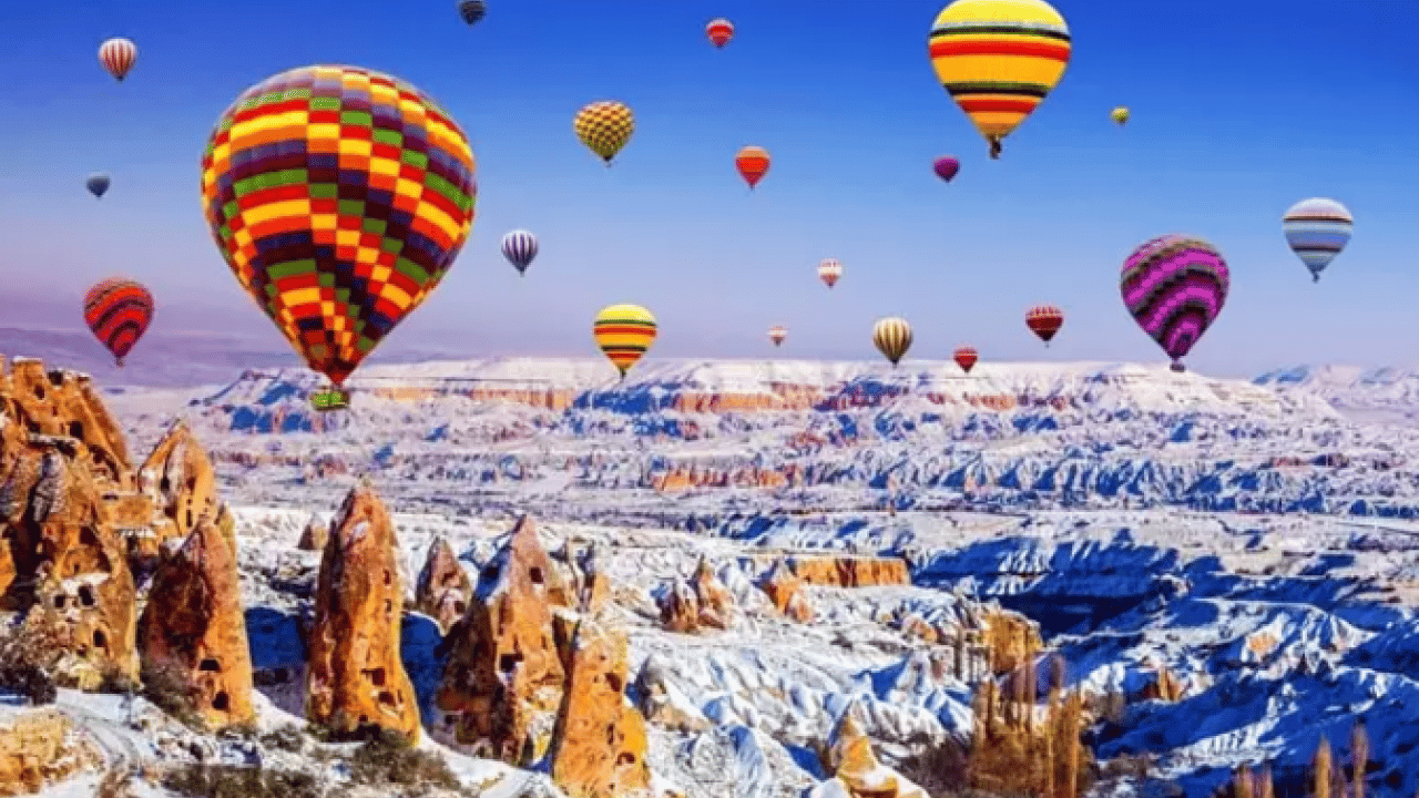 Foto - Kapadokya'da gökyüzü boş kaldı: Balon turlarına rüzgar ve sis engeli