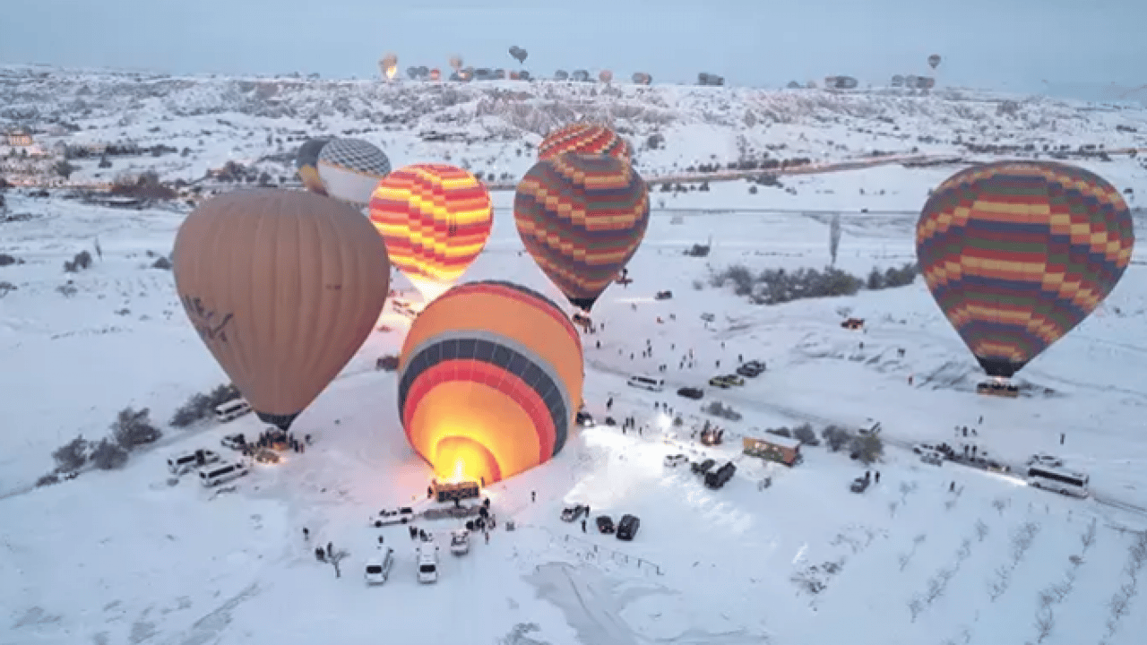Foto - Kapadokya'da gökyüzü boş kaldı: Balon turlarına rüzgar ve sis engeli