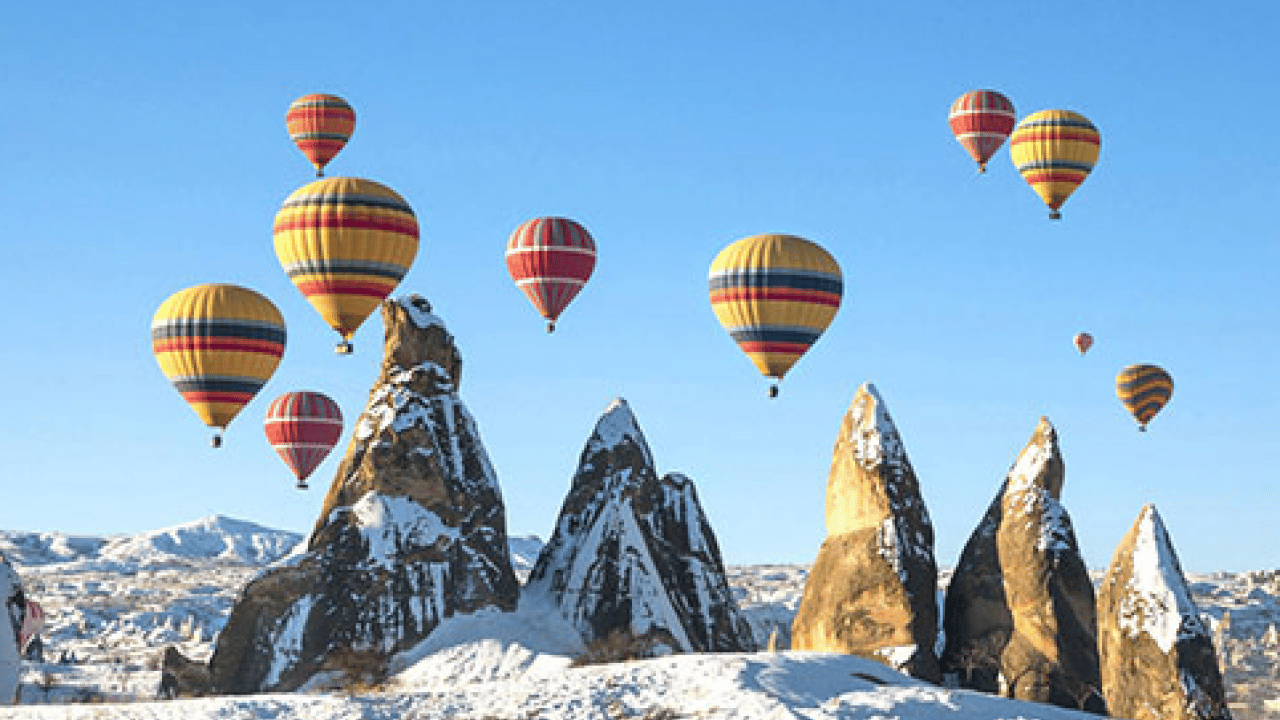 Foto - Kapadokya'da gökyüzü boş kaldı: Balon turlarına rüzgar ve sis engeli