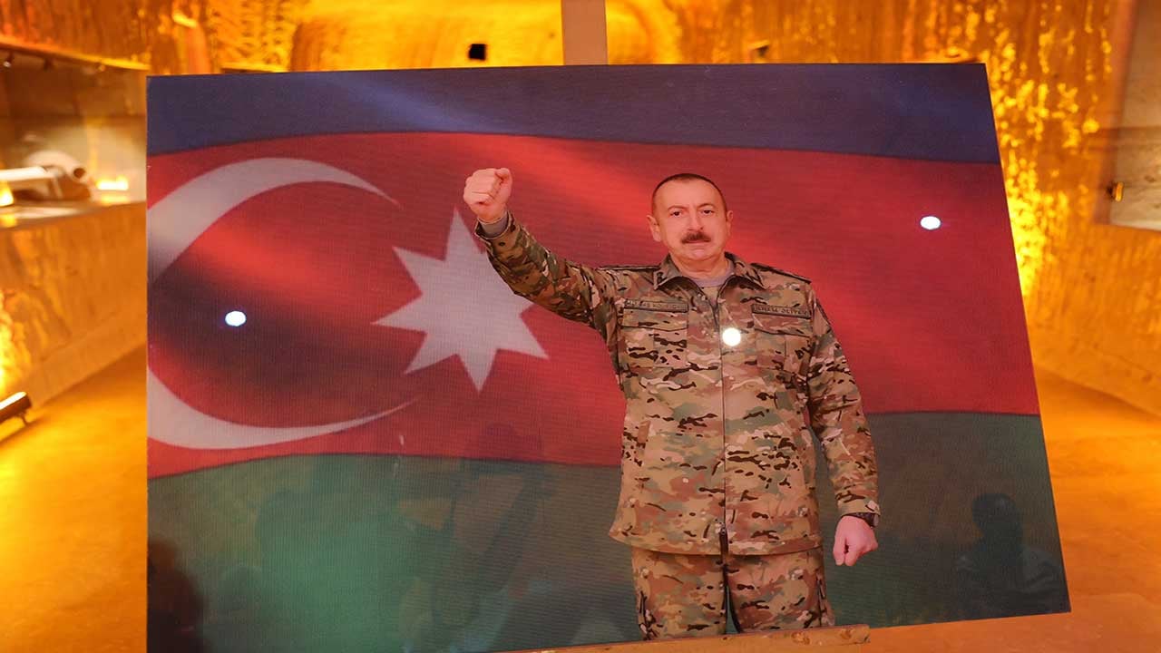 Foto - Kapadokya'da iki devleti buluşturan tarihi imza! Eşsiz atmosferde açılan sergi görenleri kendine hayran bıraktı!