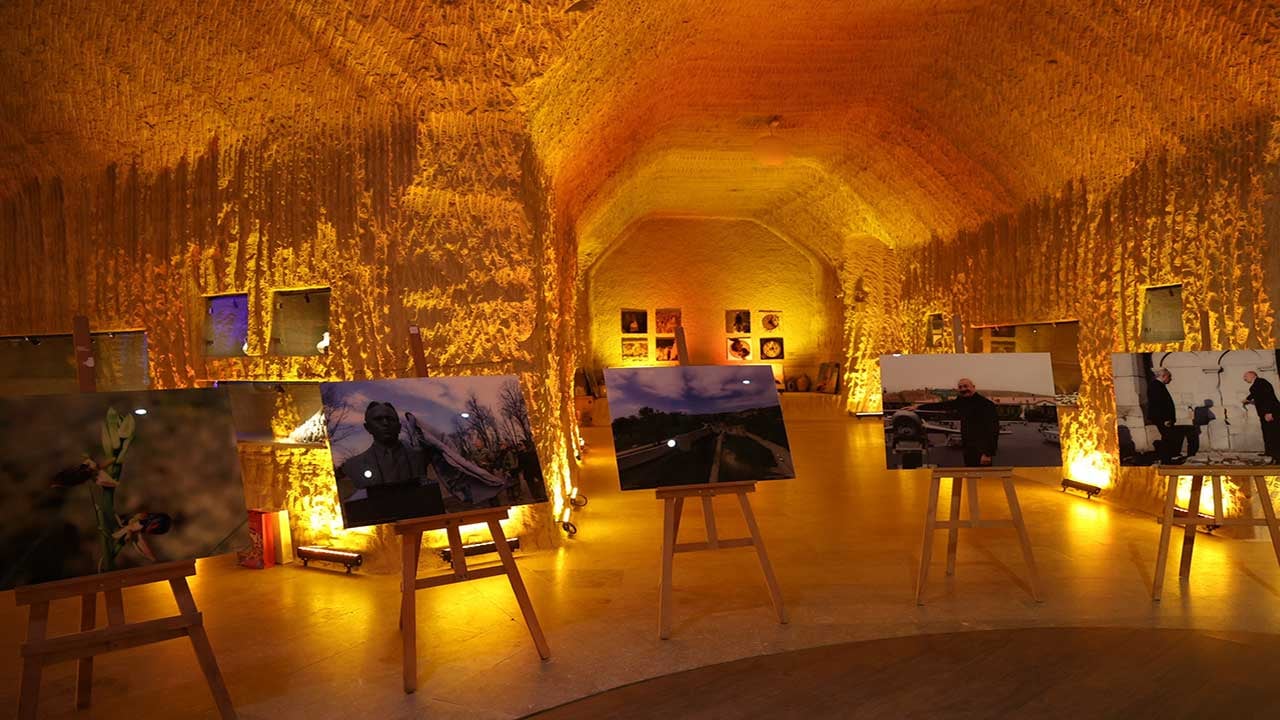 Foto - Kapadokya'da iki devleti buluşturan tarihi imza! Eşsiz atmosferde açılan sergi görenleri kendine hayran bıraktı!