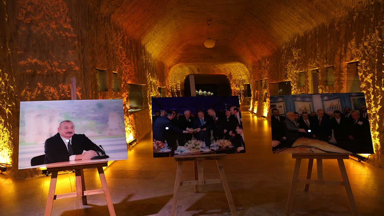 Foto - Kapadokya'da iki devleti buluşturan tarihi imza! Eşsiz atmosferde açılan sergi görenleri kendine hayran bıraktı!