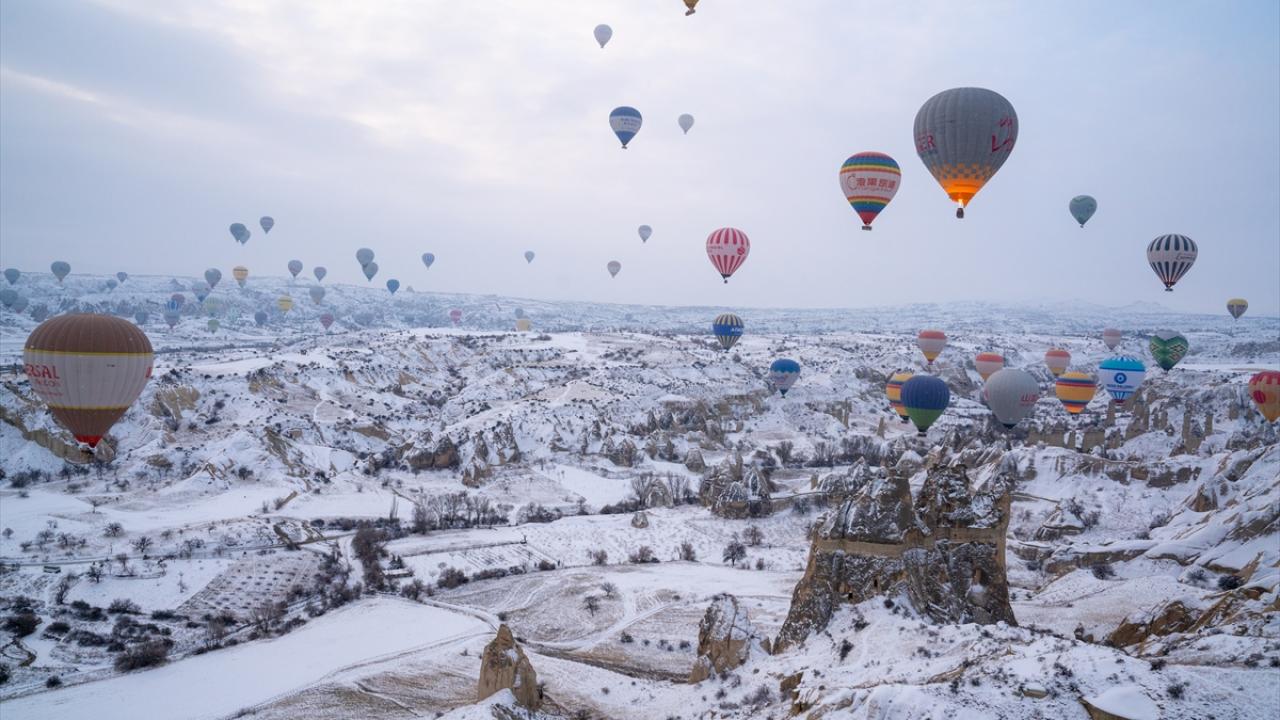 Foto - Kapadokya’da kış güzelliği! Kar altında balon uçuşu