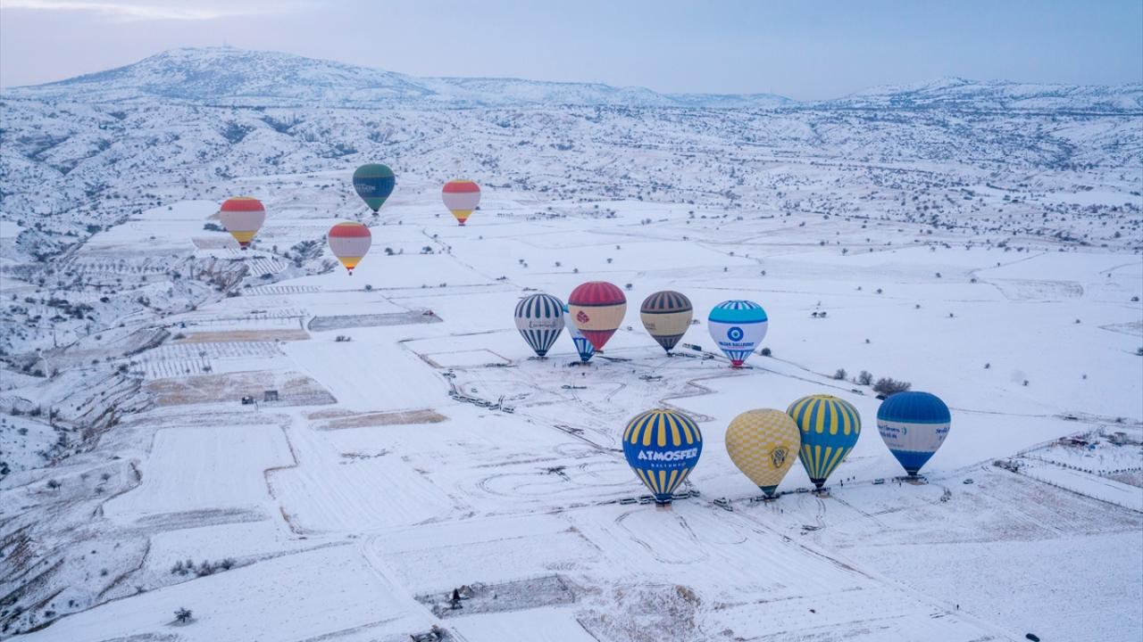 Foto - Kapadokya’da kış güzelliği! Kar altında balon uçuşu