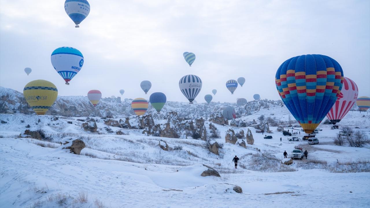 Foto - Kapadokya’da kış güzelliği! Kar altında balon uçuşu
