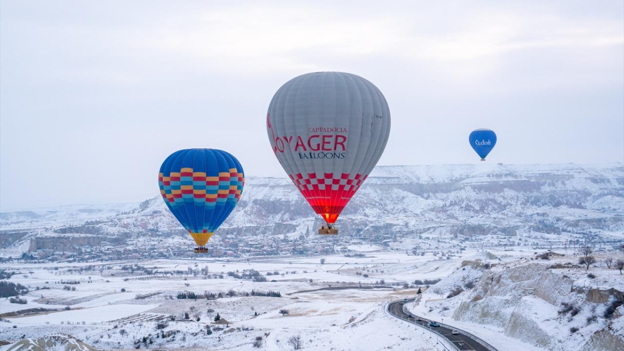Foto - Kapadokya’da kış güzelliği! Kar altında balon uçuşu