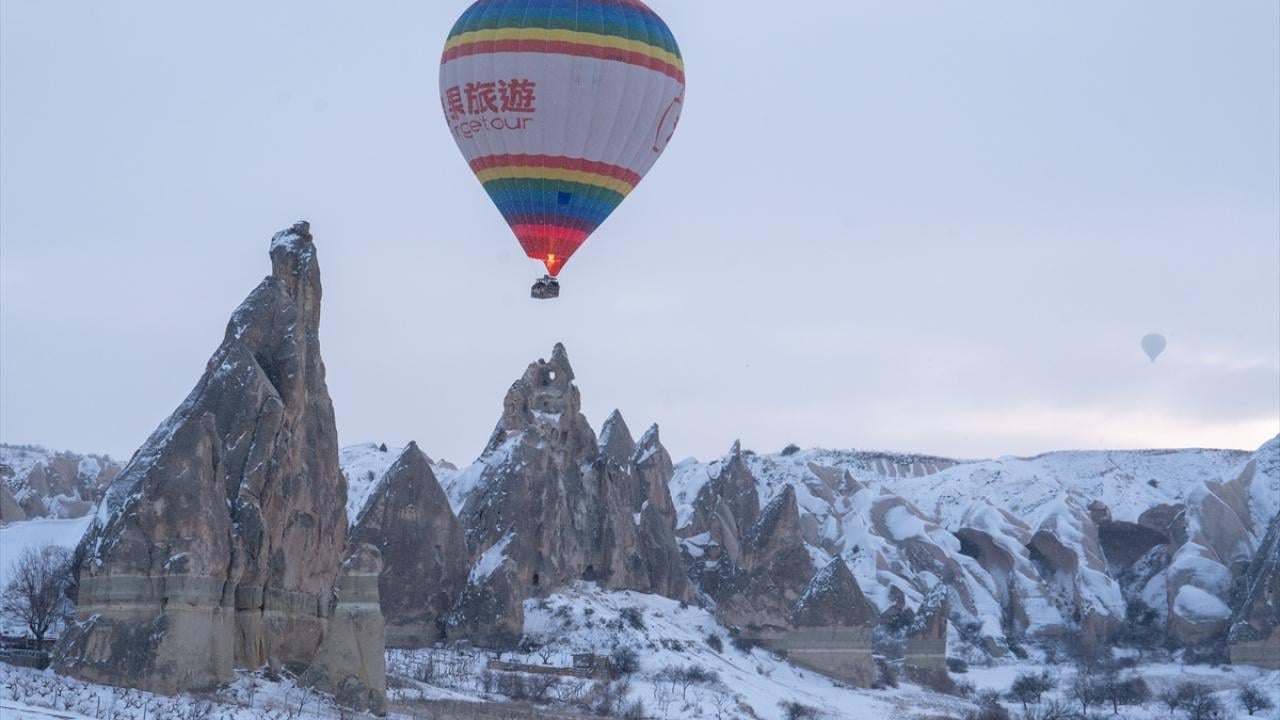 Foto - Kapadokya’da kış güzelliği! Kar altında balon uçuşu