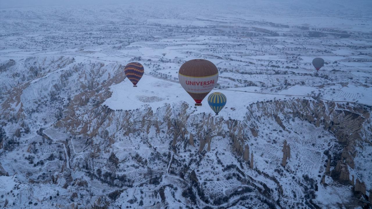 Foto - Kapadokya’da kış güzelliği! Kar altında balon uçuşu