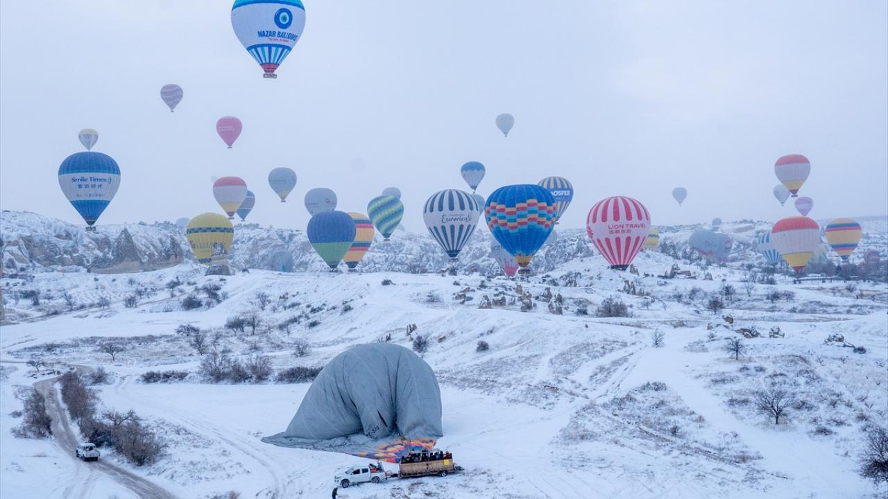Foto - Kapadokya’da kış güzelliği! Kar altında balon uçuşu