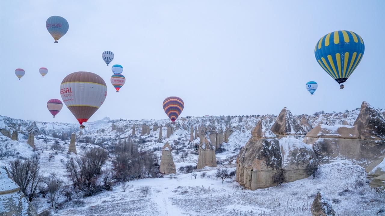 Foto - Kapadokya’da kış güzelliği! Kar altında balon uçuşu