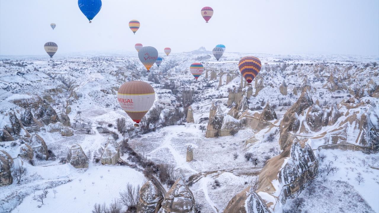 Foto - Kapadokya’da kış güzelliği! Kar altında balon uçuşu