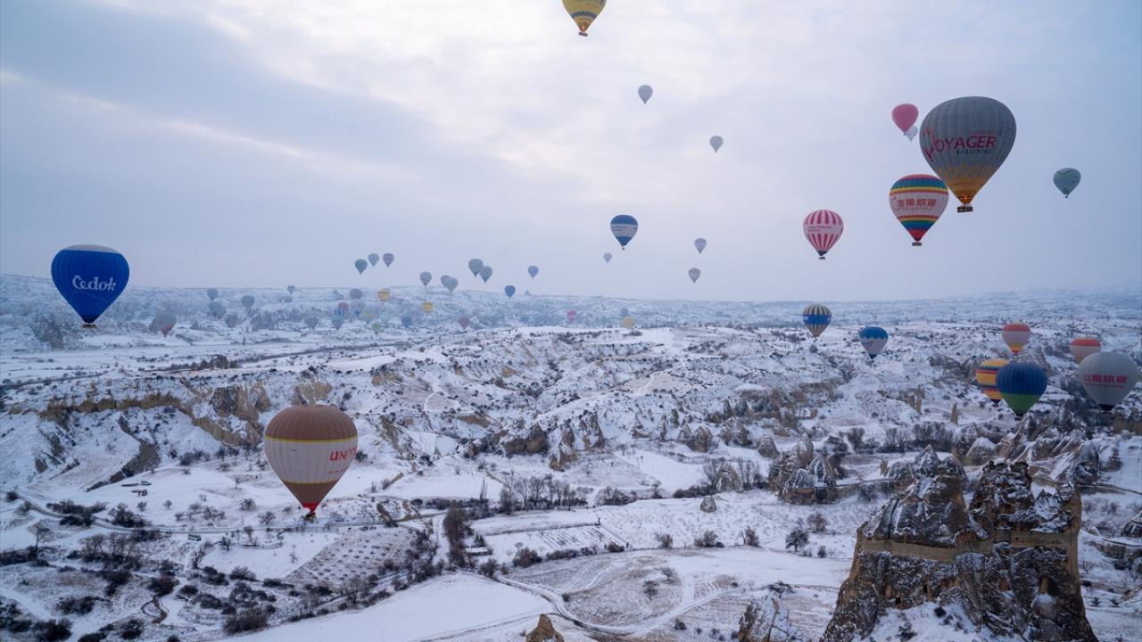 Foto - Kapadokya’da kış güzelliği! Kar altında balon uçuşu