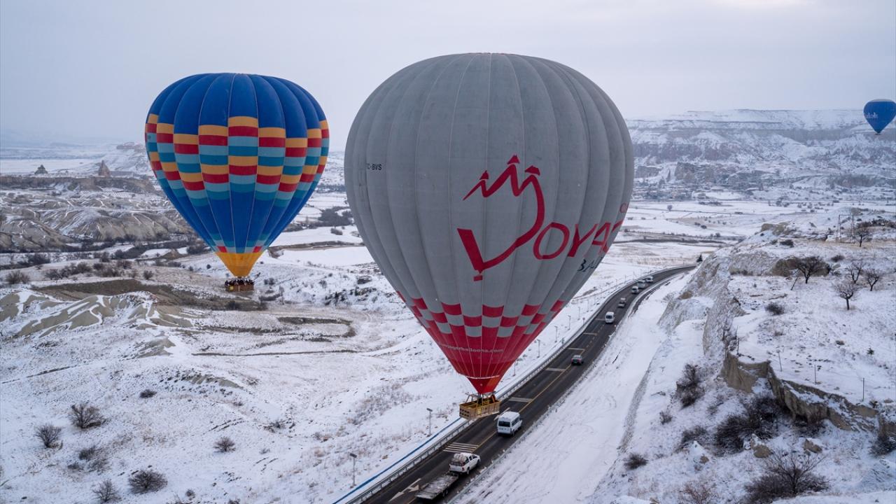 Foto - Kapadokya’da kış güzelliği! Kar altında balon uçuşu