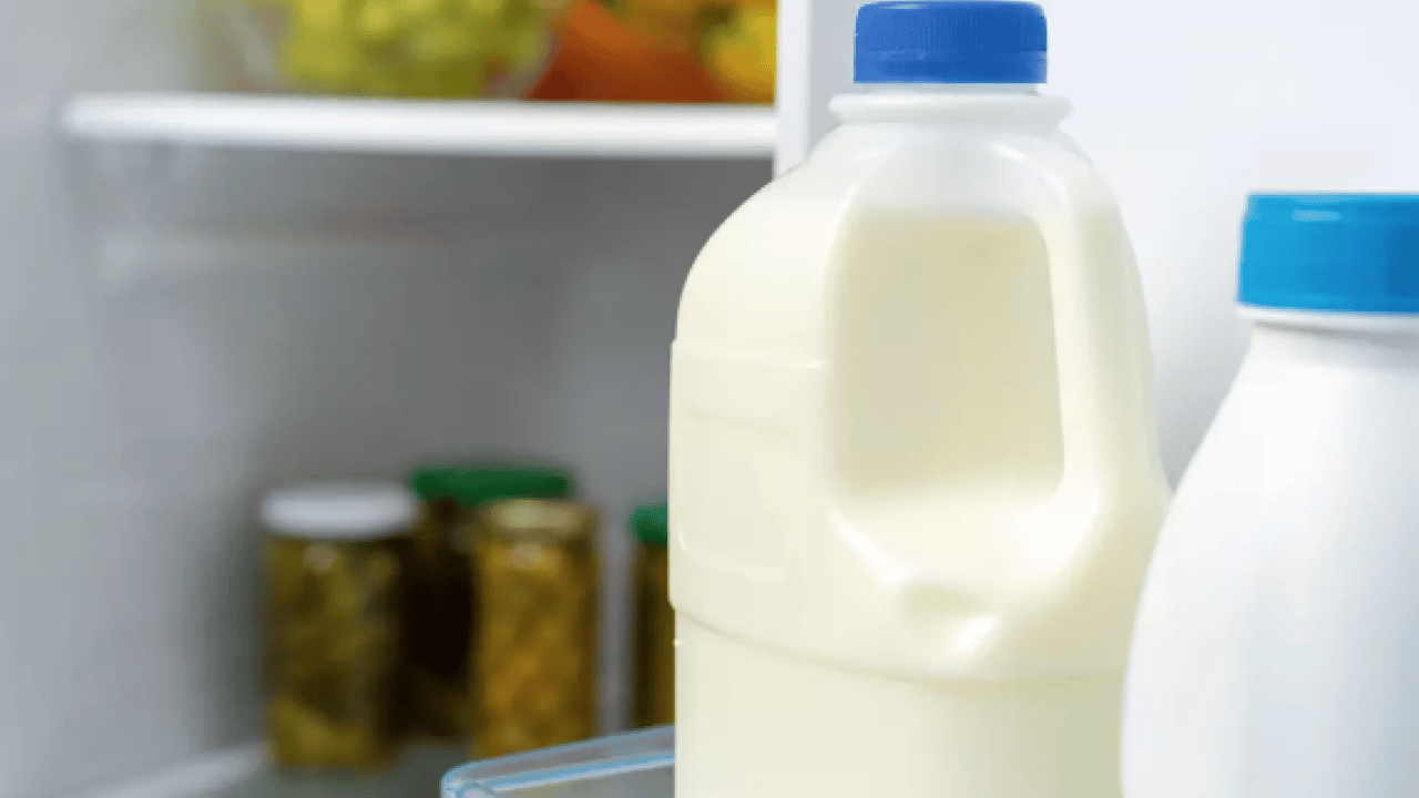 Foto - Kapak rafında muhafaza ise... Buzdolabındaki yerine dikkat! Paket süt riski...