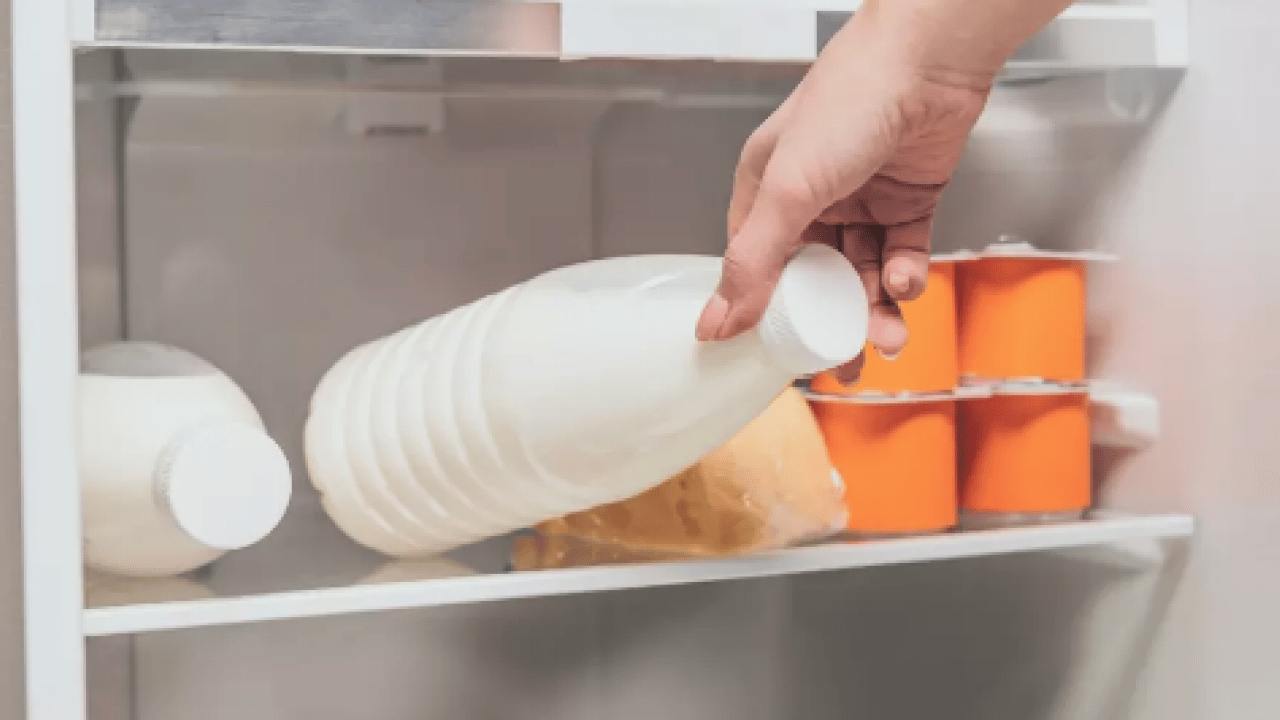 Foto - Kapak rafında muhafaza ise... Buzdolabındaki yerine dikkat! Paket süt riski...