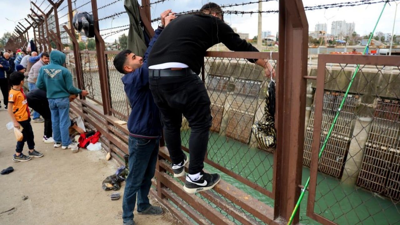 Foto - Kapaklar açıldı, herkes nehre koştu Barajla gelen bereket kovaları doldurdu