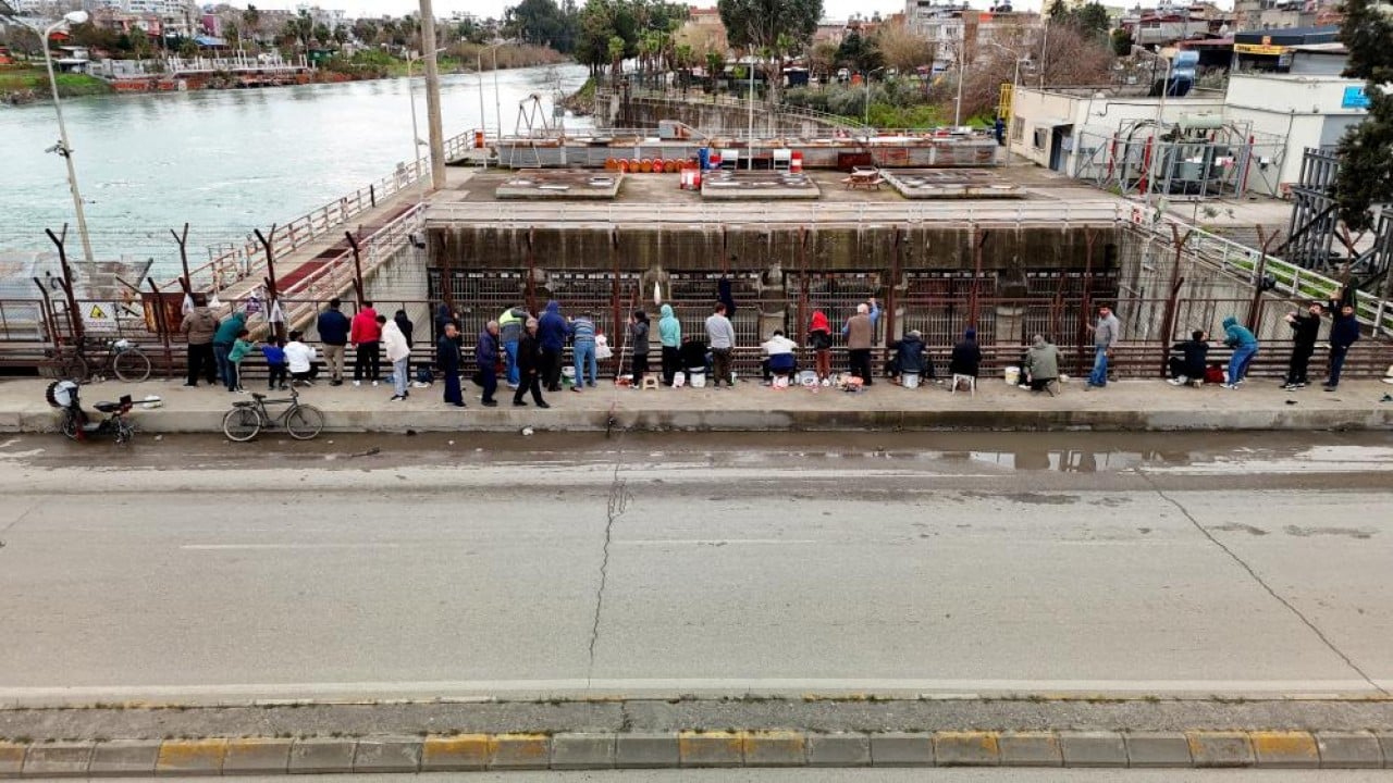 Foto - Kapaklar açıldı, herkes nehre koştu Barajla gelen bereket kovaları doldurdu