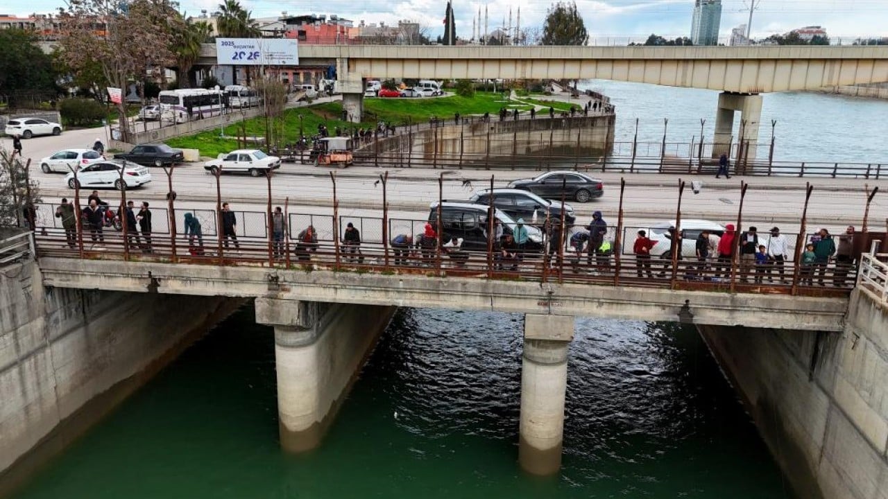 Foto - Kapaklar açıldı, herkes nehre koştu Barajla gelen bereket kovaları doldurdu