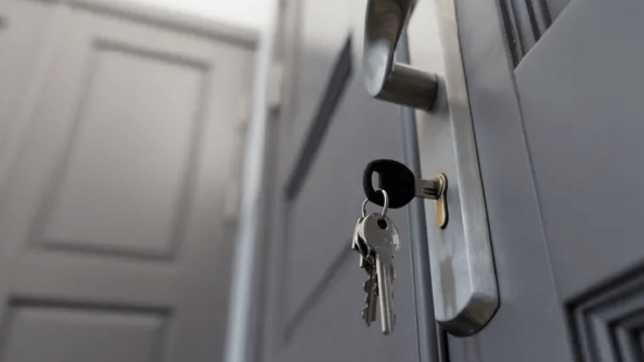 Kapı kilidindeki bu işarete dikkat! Ev güvenliğinde tüm dikkatinizi gelişmiş alarm...