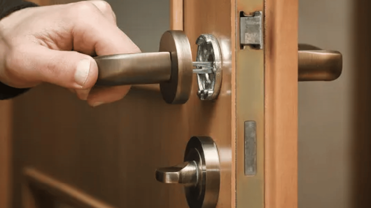 Foto - Kapı kilidindeki bu işarete dikkat! Ev güvenliğinde tüm dikkatinizi gelişmiş alarm...