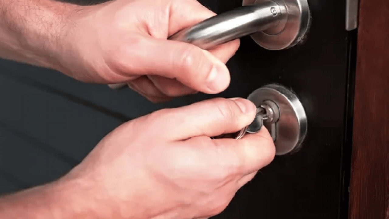 Foto - Kapı kilidindeki bu işarete dikkat! Ev güvenliğinde tüm dikkatinizi gelişmiş alarm...